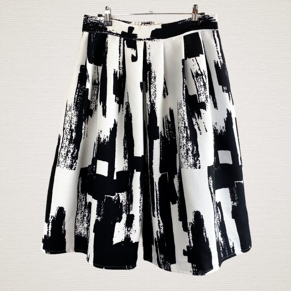 Bold Abstract Pattern Pleated Midi Skirt